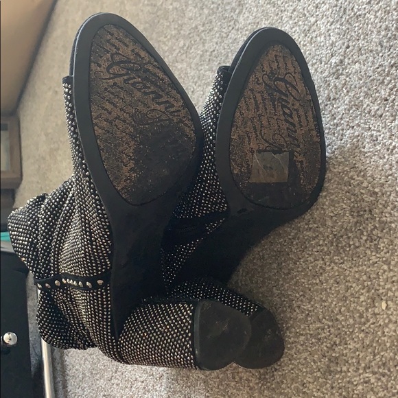 Heels - Picture 7 of 7